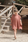 Afbeelding laden in galerijweergave, Strandponcho met naam