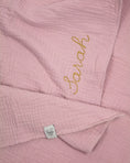 Afbeelding laden in galerijweergave, Hydrofiele doek oud-roze - oker romantische letters
