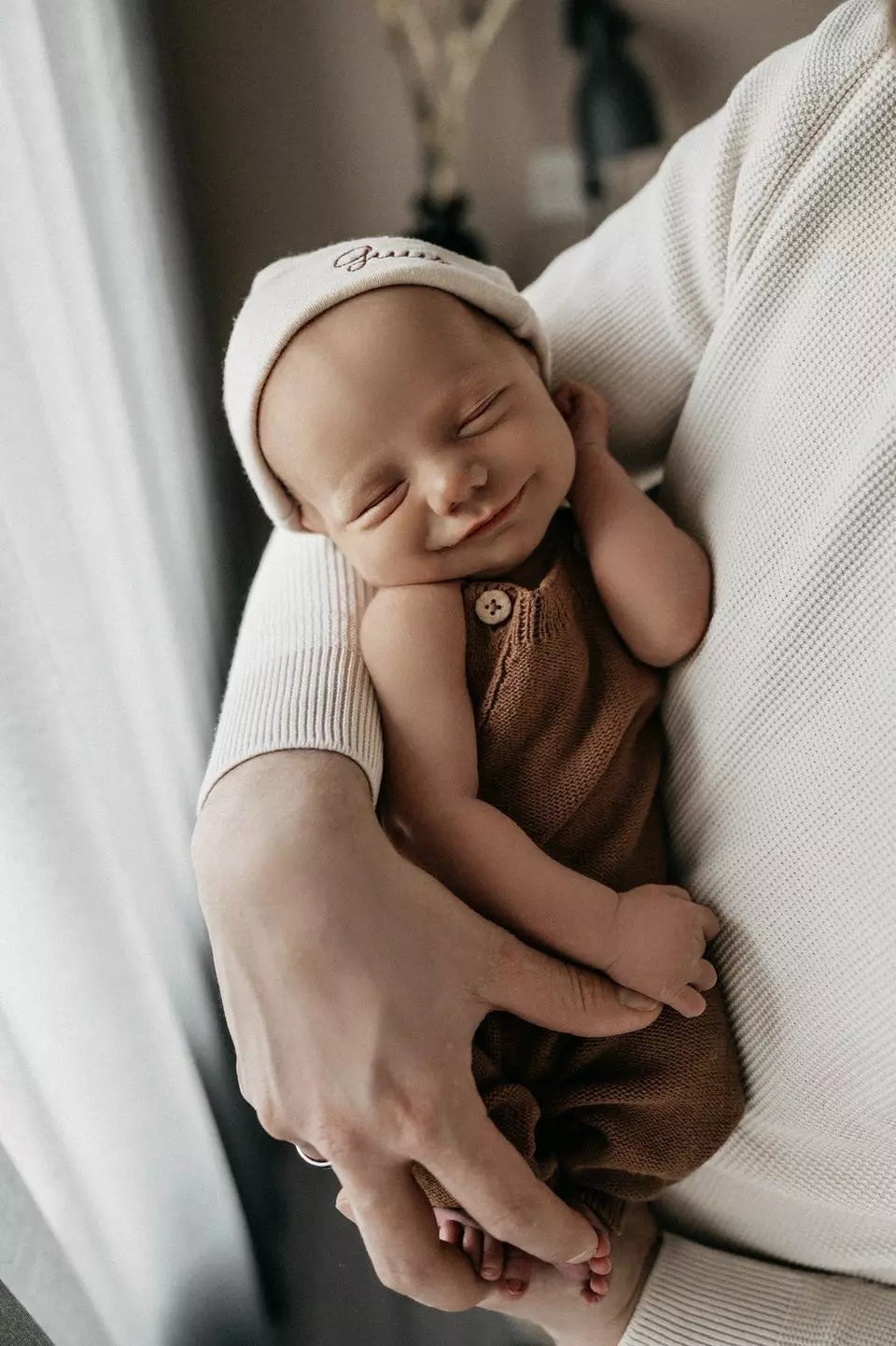 Geboorte mutsje beige met naam, super schattig gepersonaliseerd